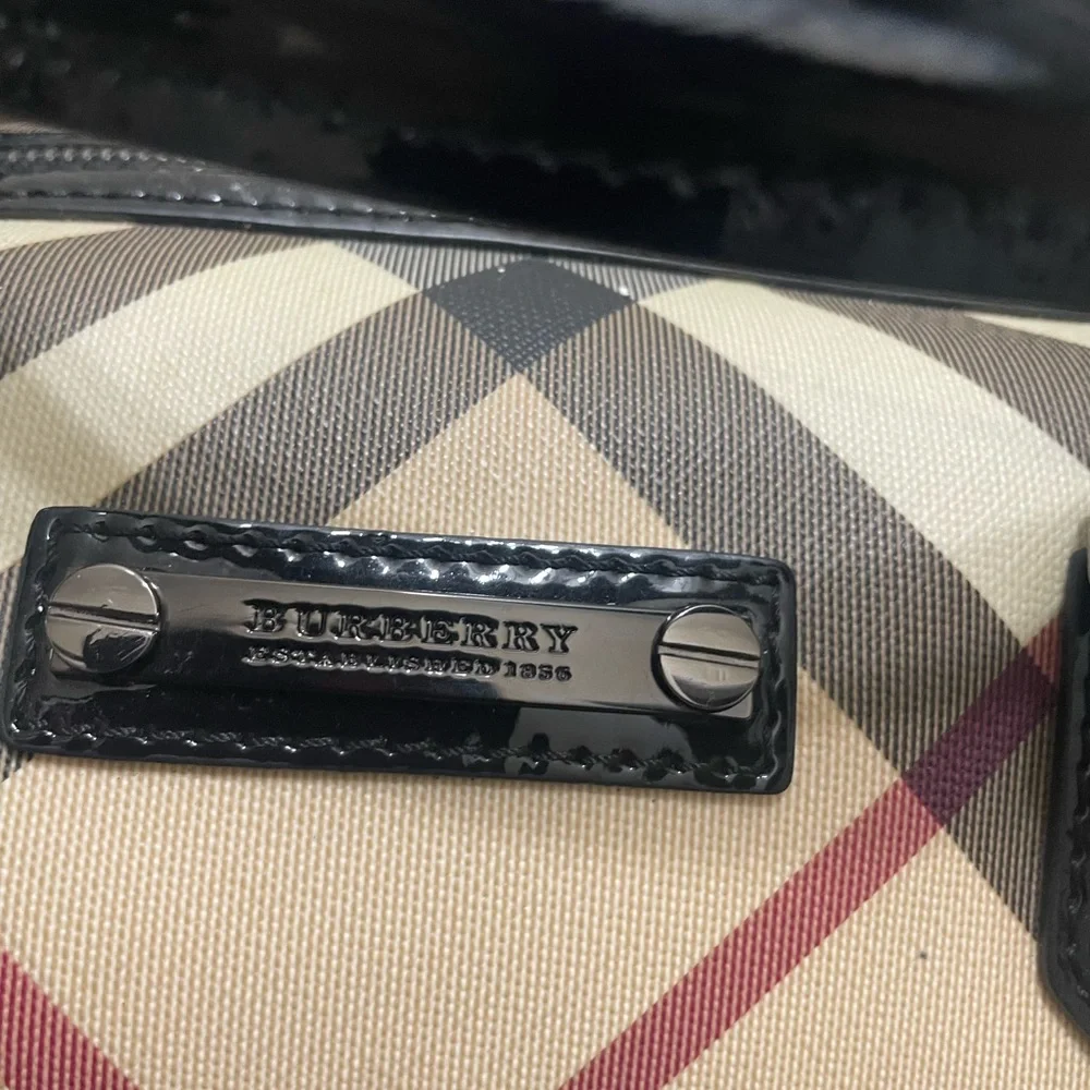 Burberry - Picture 2 of 8